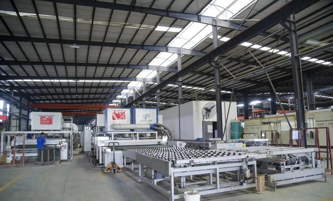 Xionggang Glass